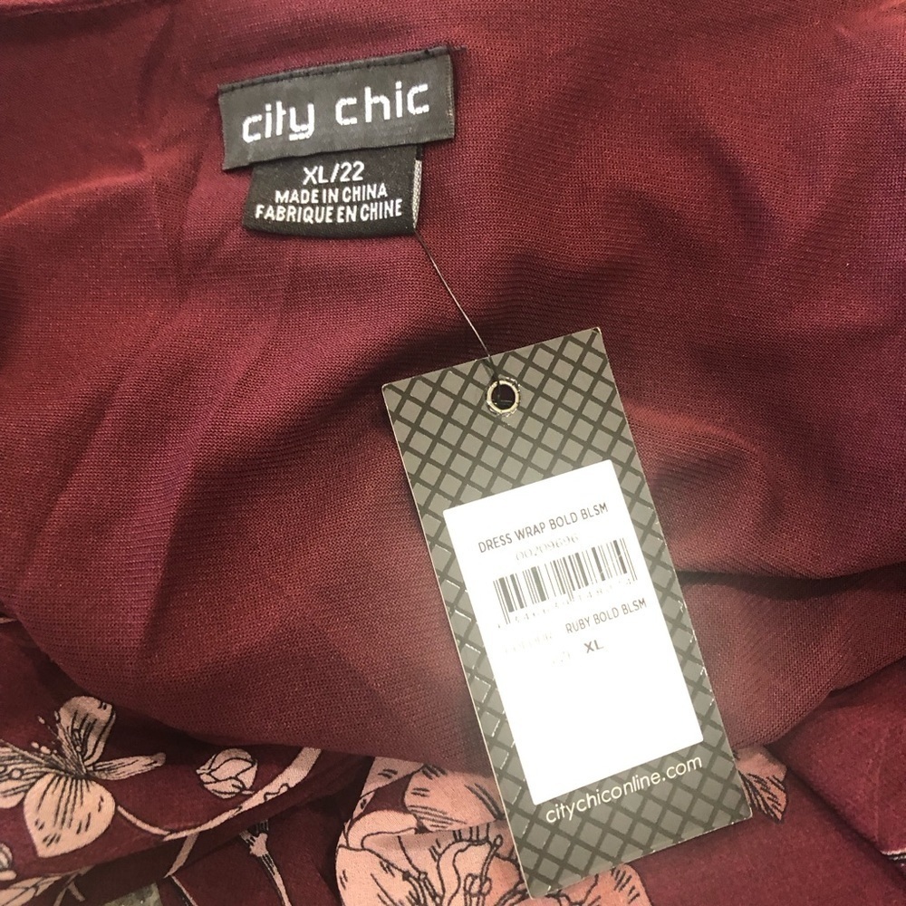City Chic Size XL/22 maroon floral faux wrap dress. Flutter sleeve belt - Picture 14 of 14